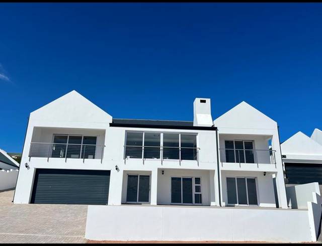 4 BEDROOM HOUSE FOR SALE IN DA GAMA BAY